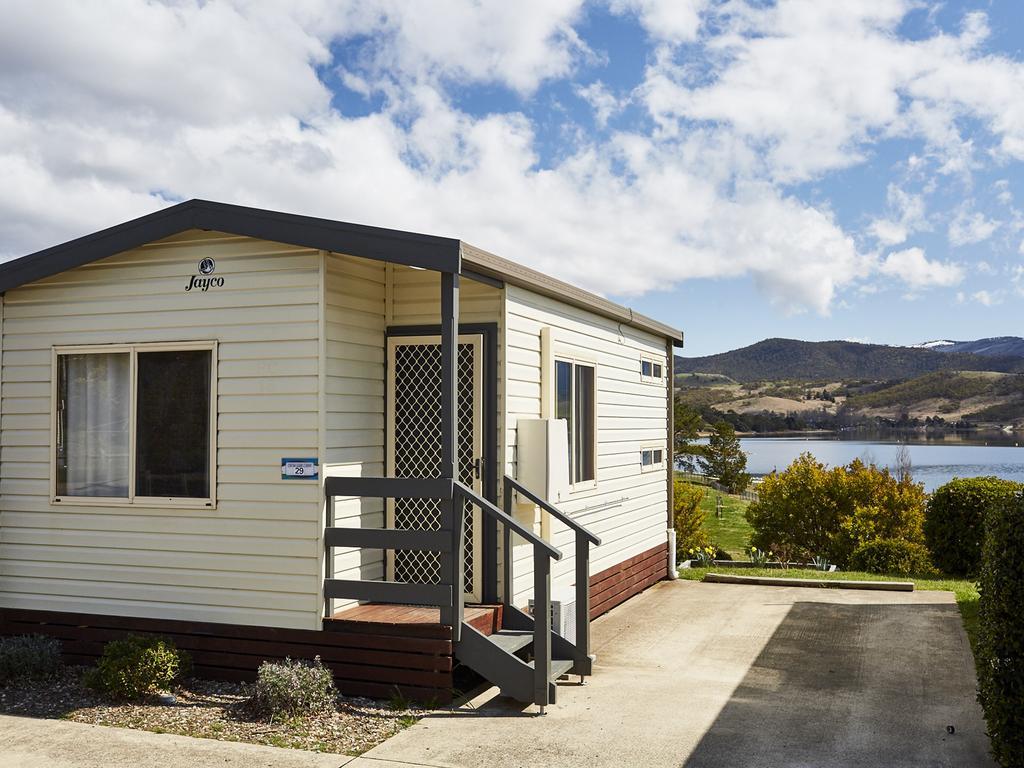 Готель Nrma Jindabyne Holiday Park Екстер'єр фото