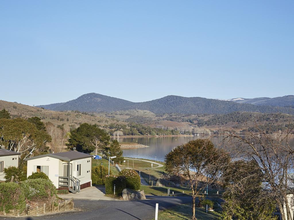 Готель Nrma Jindabyne Holiday Park Екстер'єр фото